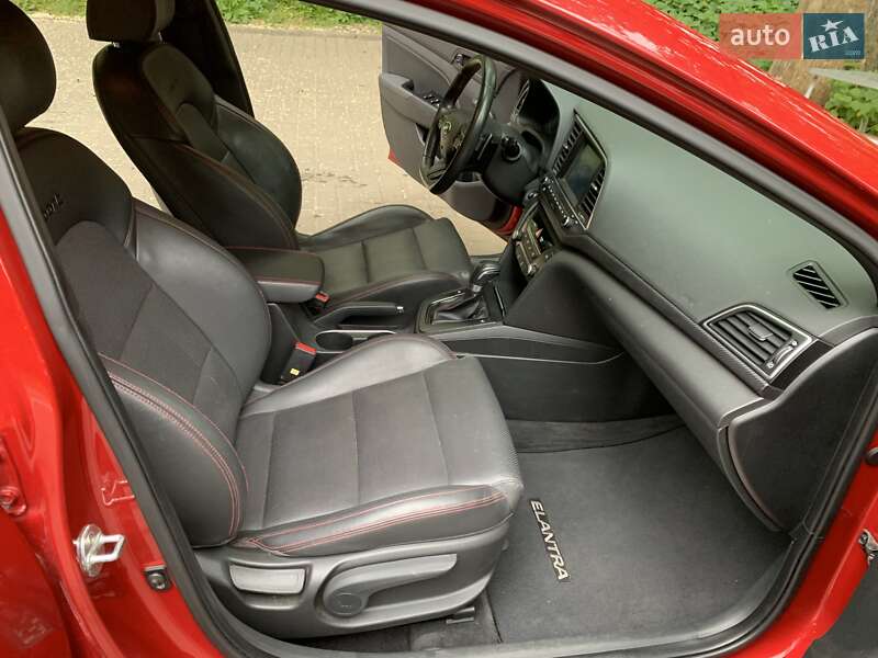 Седан Hyundai Elantra 2017 в Одессе