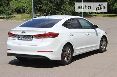 Седан Hyundai Elantra 2016 в Днепре