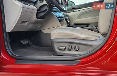 Седан Hyundai Elantra 2018 в 