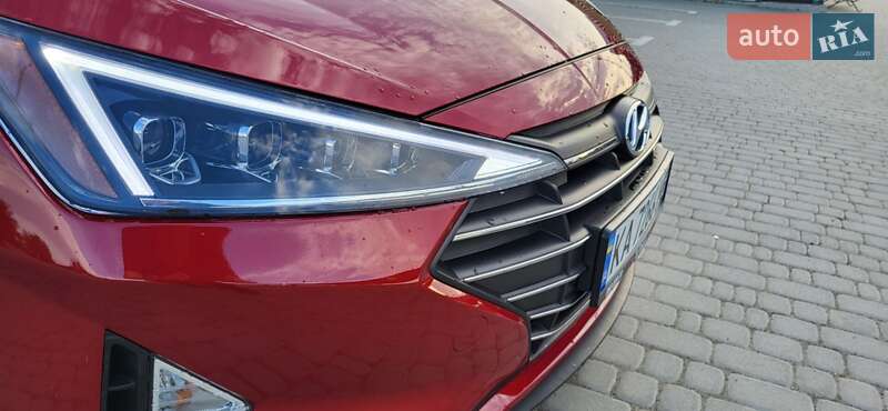 Седан Hyundai Elantra 2018 в Киеве