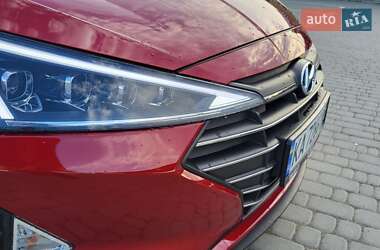 Седан Hyundai Elantra 2018 в 