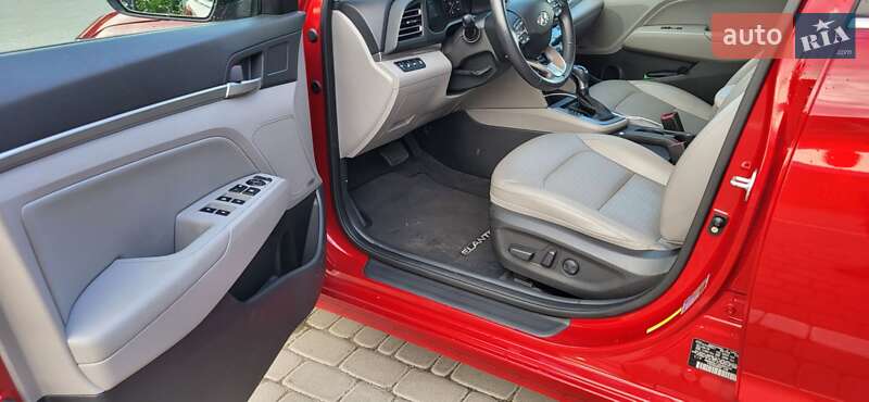 Седан Hyundai Elantra 2018 в Киеве