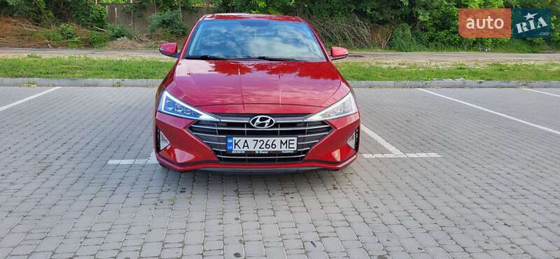 Седан Hyundai Elantra 2018 в Киеве