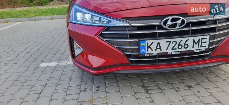 Седан Hyundai Elantra 2018 в Киеве