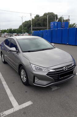 Седан Hyundai Elantra 2019 в Києві