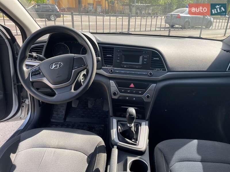 Седан Hyundai Elantra 2016 в Львове