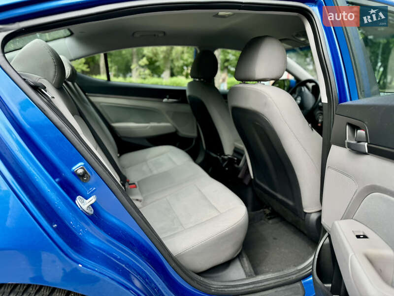 Седан Hyundai Elantra 2016 в Києві