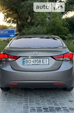 Седан Hyundai Elantra 2012 в Подволочиске