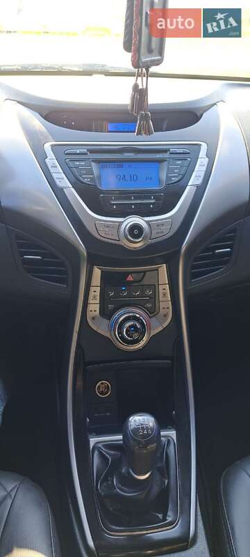 Седан Hyundai Elantra 2013 в Ужгороде