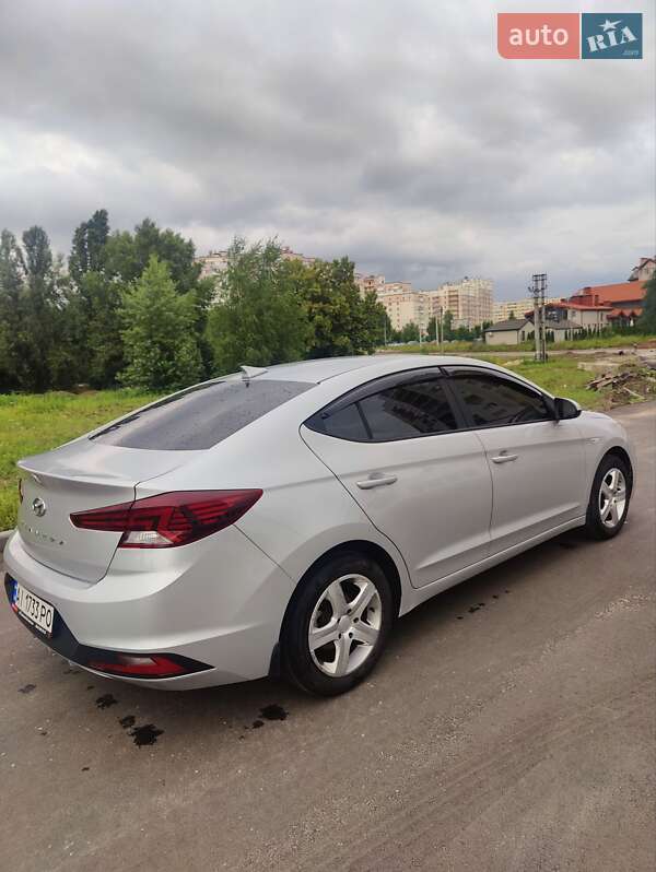 Седан Hyundai Elantra 2019 в Киеве
