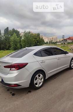 Седан Hyundai Elantra 2019 в Києві