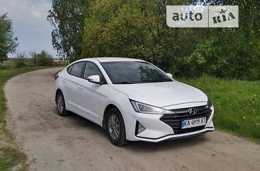 Седан Hyundai Elantra 2019 в Романове