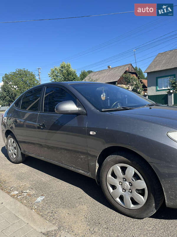 Седан Hyundai Elantra 2008 в Хусті