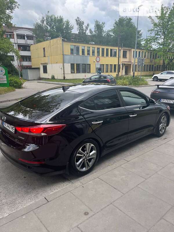 Седан Hyundai Elantra 2016 в Львове