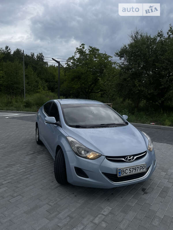 Седан Hyundai Elantra 2011 в Львові