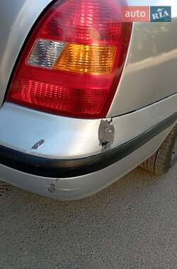 Седан Hyundai Elantra 2003 в 