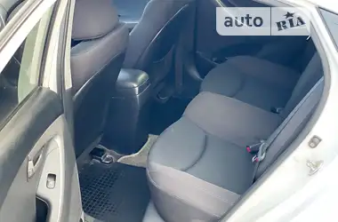 Hyundai Elantra 2012
