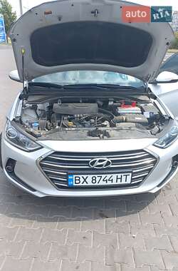 Седан Hyundai Elantra 2018 в Хмельницком