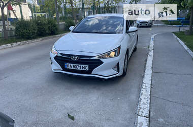 Седан Hyundai Elantra 2018 в Києві