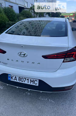 Седан Hyundai Elantra 2018 в Києві