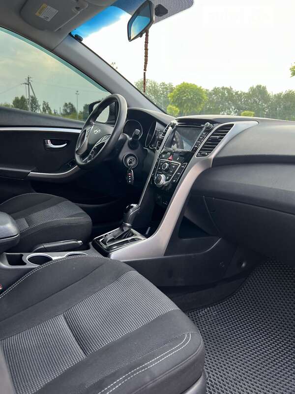 Хэтчбек Hyundai Elantra 2014 в Шепетовке