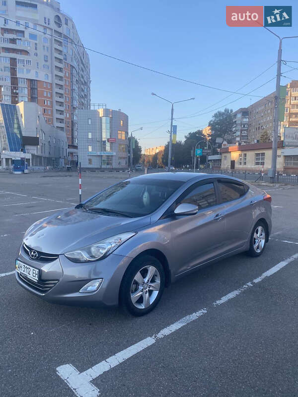 Hyundai Elantra 2013