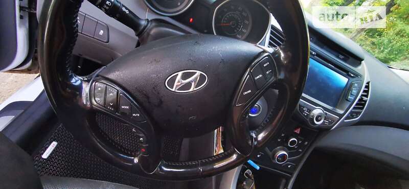 Седан Hyundai Elantra 2014 в Николаеве