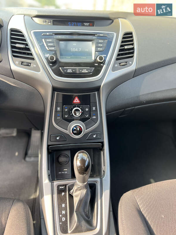 Седан Hyundai Elantra 2015 в Ивано-Франковске