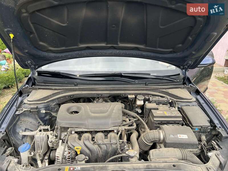 Седан Hyundai Elantra 2017 в Полтаві