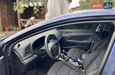 Седан Hyundai Elantra 2017 в 
