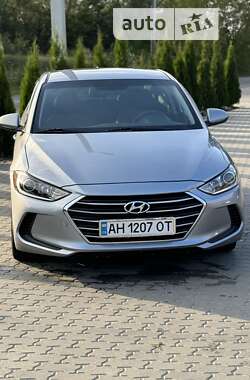 Седан Hyundai Elantra 2016 в Львове