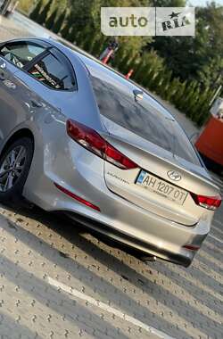 Седан Hyundai Elantra 2016 в Львове