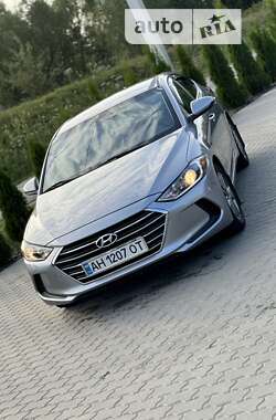 Седан Hyundai Elantra 2016 в Львове