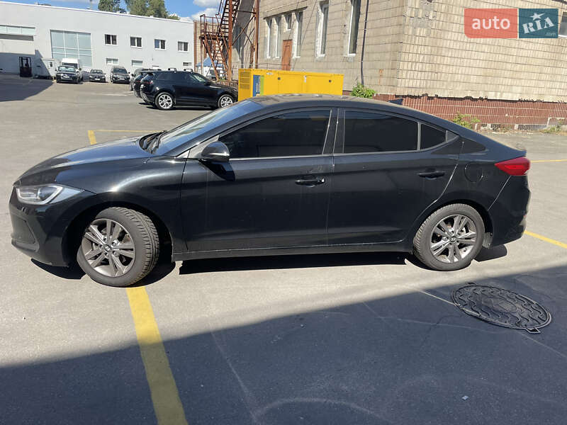 Седан Hyundai Elantra 2017 в Киеве