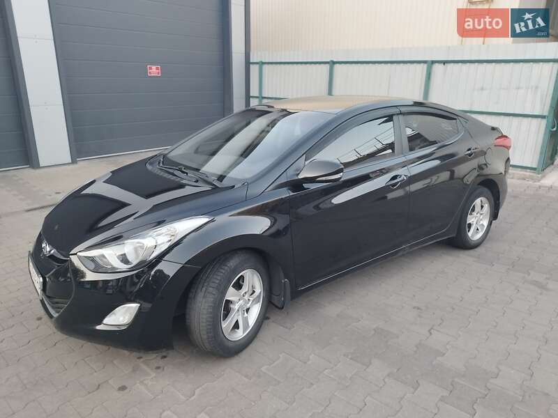 Hyundai Elantra 2012