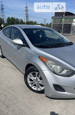 Седан Hyundai Elantra 2013 в Львове