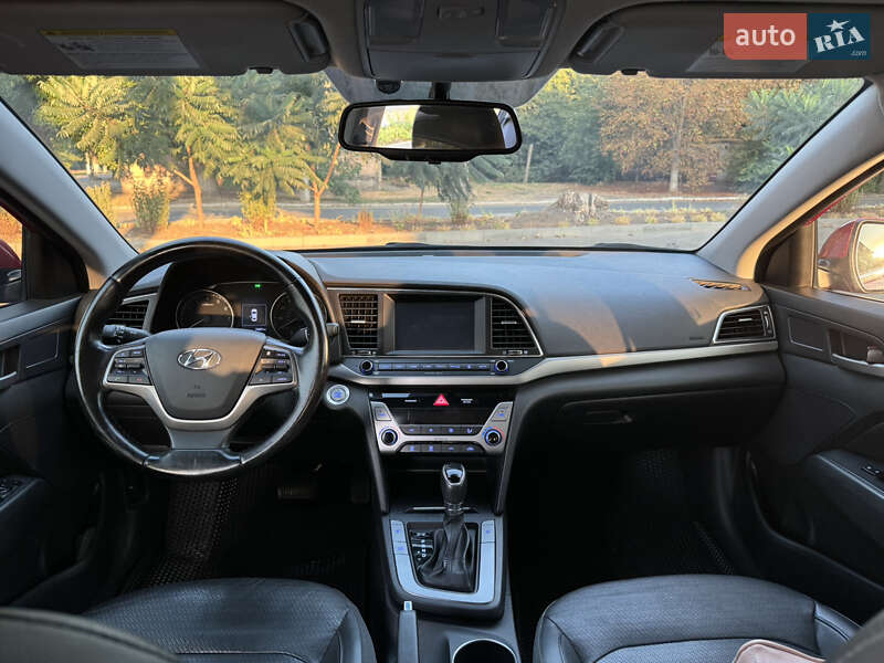 Седан Hyundai Elantra 2016 в Днепре