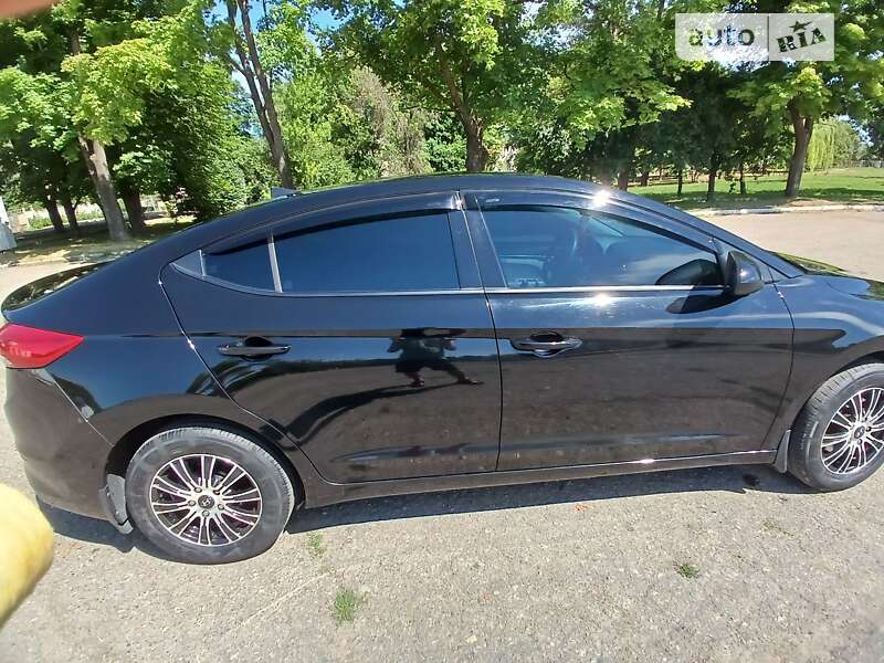 Седан Hyundai Elantra 2017 в Чугуєві
