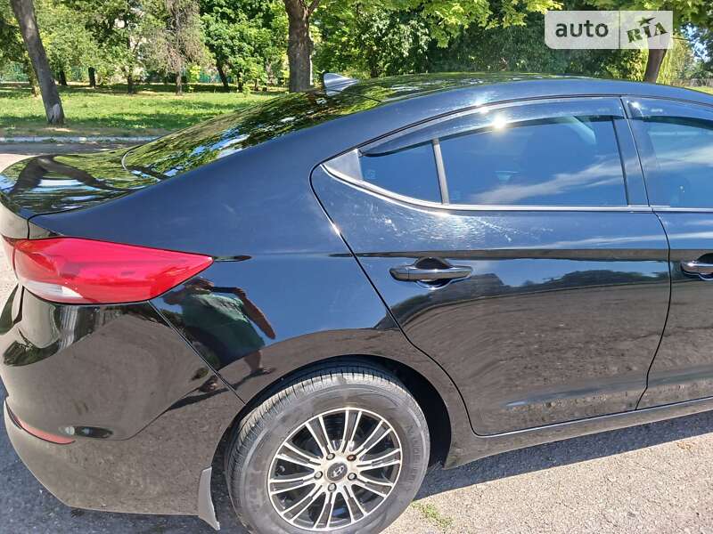 Седан Hyundai Elantra 2017 в Чугуєві