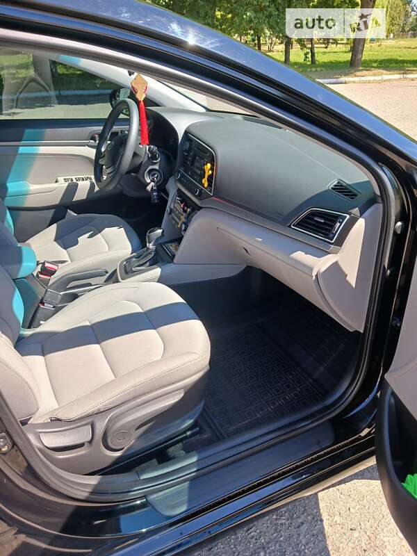 Седан Hyundai Elantra 2017 в Чугуєві