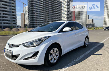 Седан Hyundai Elantra 2015 в Киеве