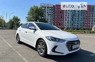 Седан Hyundai Elantra 2017 в Киеве