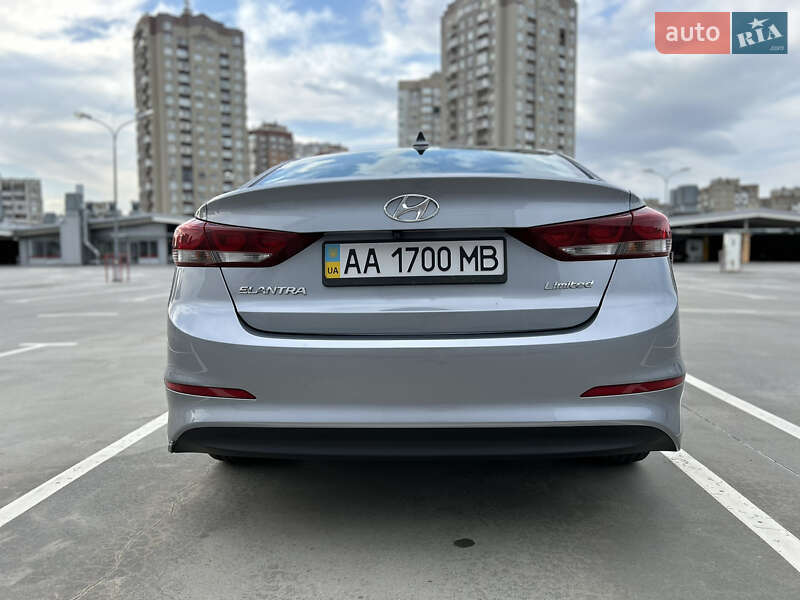 Седан Hyundai Elantra 2016 в Києві
