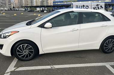 Хэтчбек Hyundai Elantra 2015 в Киеве