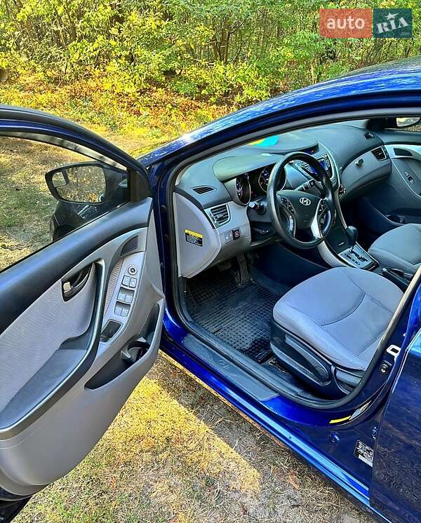 Седан Hyundai Elantra 2012 в Киеве
