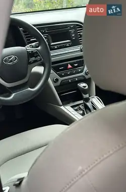 Hyundai Elantra 2017