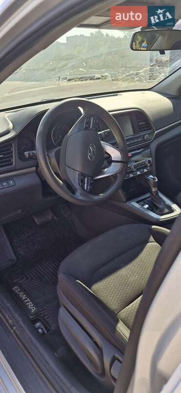 Седан Hyundai Elantra 2019 в Харькове