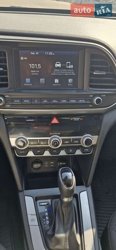 Седан Hyundai Elantra 2019 в Харькове