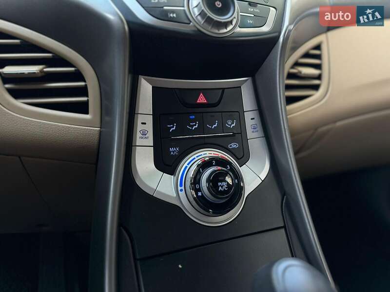 Седан Hyundai Elantra 2012 в Івано-Франківську