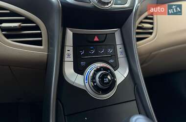 Седан Hyundai Elantra 2012 в 